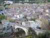 Lagrasse - Pont enjambant la rivière Orbieu et maisons de la cité médiévale