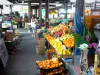 Saint-Denis - Étals de fruits et légumes du Petit Marché