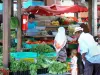 Saint-Denis - Étal de fruits et légumes du Petit Marché