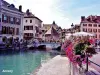 Annecy - ​​Water and flowers (© Jean Espirat)