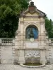 Fontein en de buste van Clement Marot