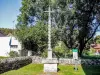 Croix torsadée, de l'ancien cimetière (© J.E)