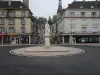 Statue de Jean de La Fontaine et sa place relookée !
