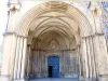 Portail Sud de la cathédrale (© Jean Espirat)