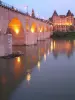 Blick auf den Pont Vieux und das Ingres-Museum