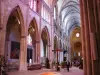 All'interno Saint-Cyr-et-Sainte-Julitte Cattedrale
