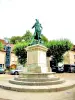 Statue du général Travot, place des déportés (© Jean Espirat)