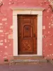 Une porte dans Roussillon
