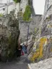 La Main de Saint-Flour - Passage dans le rocher