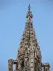 La flèche de la cathédrale, culmine à 142 mètres (© Jean Espirat)