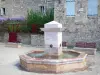 Каун-Минервуа - Малиновый мраморный фонтан и фасады площади Республики