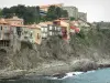 Коллиуре - Форт Мираду и фасады домов с видом на Средиземное море