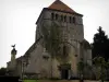 Мутье-д'Аэн - Деревья на месте пропавшего нефа и романской колокольни церкви (бывшее аббатство)