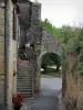 利默伊 - 中世纪村庄（中世纪城市）的门和房子，在佩里戈尔