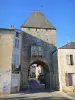 胡桃木 - Avallon门（强化门）和中世纪城市的房屋