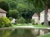 Abbazia di Fontenay - Laghetto da giardino con vista sulla colombaia