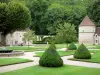Abbazia di Fontenay - Colombaia e giardino alla francese in un ambiente verde