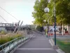 Agen - Esplanade du Gravier : promenade du Gravier, lampadaires, arbres et passerelle