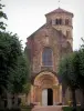 Anzy-le-Duc - Facciata e porta della Chiesa di Nostra Signora Assunta dello stile romano