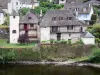Argentat - Häuser am Ufer der Dordogne