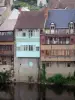 Argenton-sur-Creuse - Häuser am Rand des Flusses Creuse; im Creuse-Tal
