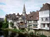 Argenton-sur-Creuse - Glockenturm der Kirche Saint-Sauveur, Häuser und Fluss Creuse