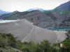 Barrage de Serre-Ponçon - Barrage en terre (digue en terre), retenue d'eau (lac artificiel), centrale électrique, rivière Durance et montagnes
