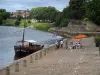 Bergerac - Rivière (la Dordogne) et ancien port avec embarcadère pour une promenade en gabarre (gabare)