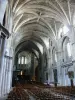Bordeaux - Intérieur de la cathédrale Saint-André : nef et choeur