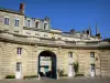 Bordeaux - Cour et entrée du musée des Arts décoratifs