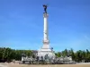 Bordeaux - Monument aux Girondins avec sa fontaine et sa colonne surmontée d'une statue de la Liberté