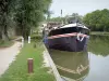 Burgund-Kanal - Festgemachtes Boot in Pont d'Ouche im Ouche-Tal