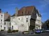 Cambrai - Casa española que alberga la oficina de turismo y casas de la ciudad