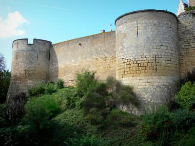 El castillo de Montreuil-Bellay - Guía turismo y vacaciones