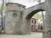Céret - Tor Espagne und Eckturm bergend das Haus mit Erben von Françoise Claustre