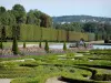 Champs-sur-Marne城堡 - 城堡公园：刺绣和花坛，水盆和法国园林树木