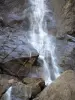 Circo de Gavarnie - Cachoeira grande (cachoeira), face da rocha, rochas; no Parque Nacional dos Pirenéus
