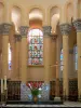 Clermont-Ferrand - All'interno della basilica romanica di Notre-Dame-du-Port: coro e la sua scolpito