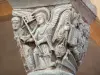 Clermont-Ferrand - All'interno della basilica romanica di Notre-Dame-du-Port: Dettagli di un scolpito