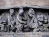 Clermont-Ferrand - Bassorilievo, che rappresenta la scena della lavanda dei piedi sulla facciata di una casa in centro storico