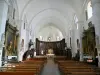 Die - Im Inneren der Kathedrale Notre-Dame: Kirchenschiff und Chor