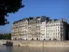 Eiland île de la Cité - Gevels van gebouwen op het eiland van de stad met uitzicht op de Seine