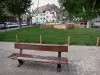 Gap - Saint-Arnoux square: bench, lawn, flowerbed, houses and buildings