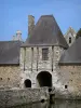 Gratot castle - Entrance postern (entrance hall), outbuildings, bridge and moats