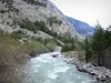 Hautes-Alpes Landschaften - Tal der Clarée: Fluss Clarée, Bäume und Berge