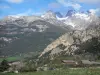 Hautes-Alpes Landschaften - Chalets, Bäume und Berge