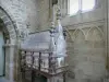 Igreja de Saint Thibault - Dentro da igreja de Saint-Thibault: santuário de Saint Thibault