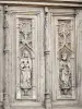 Igreja de Saint Thibault - Detalhe da folha de porta esculpida do portal da igreja