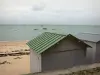 Île de Noirmoutier - Cabines de bain, plage des Dames (plage de sable), bateaux sur la mer (océan Atlantique)