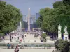 Jardin des Tuileries - Bassin octogonal du jardin avec vue sur l'obélisque de la place de la Concorde et l'Arc de Triomphe